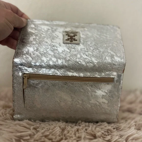 SOLD..Silver Acid Wash Cowhide - Picture 4 of 7